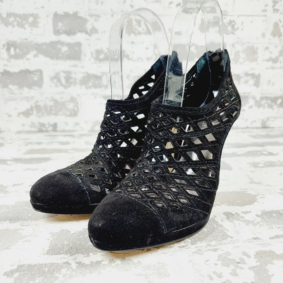 NEW Nine West Black Suede Laser Cut Back Zip High Heeled Booties F725 - Picture 2 of 12